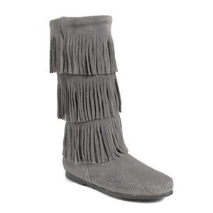 NWT NIB Minnetonka Pull-on 3-Layer Fringe Boot Grey
